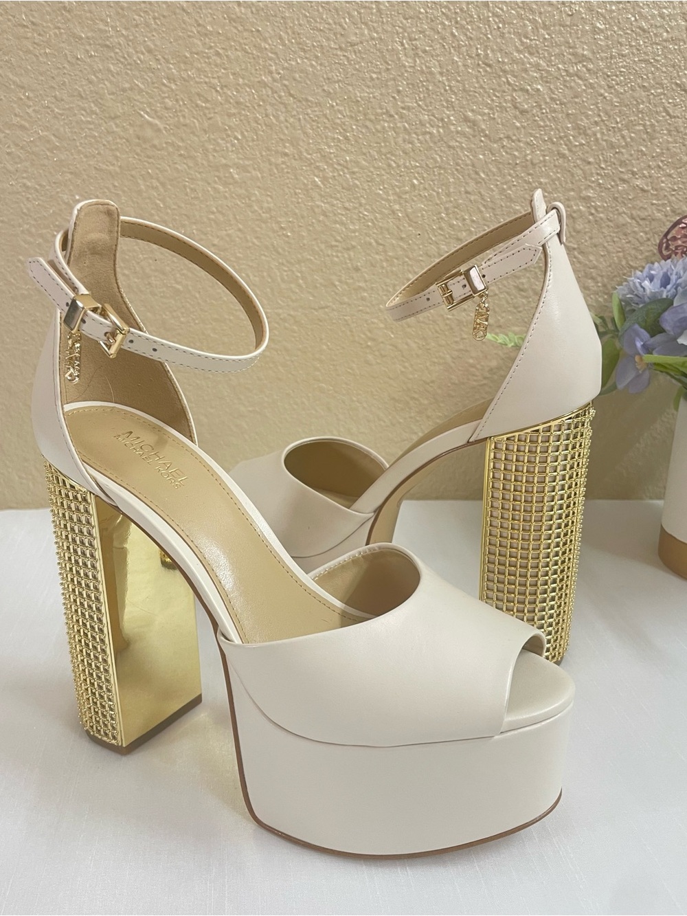 Michael Kors Women's Maxine Platform Sandals In Light Cream Size US 5.5 M